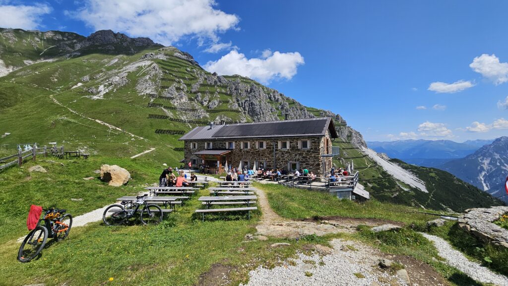 Starkenburger Hütte in voller Pracht