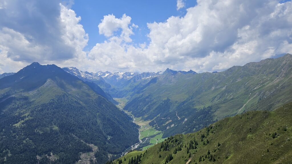 Starkenburger Hütte - Blick ins Tal