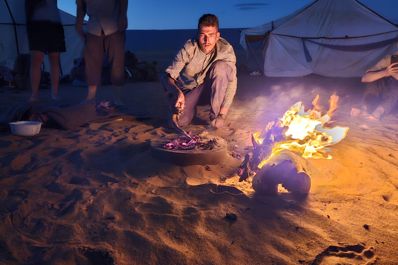Sahara Trekkingtour - Lagerfeuer und Brot backen