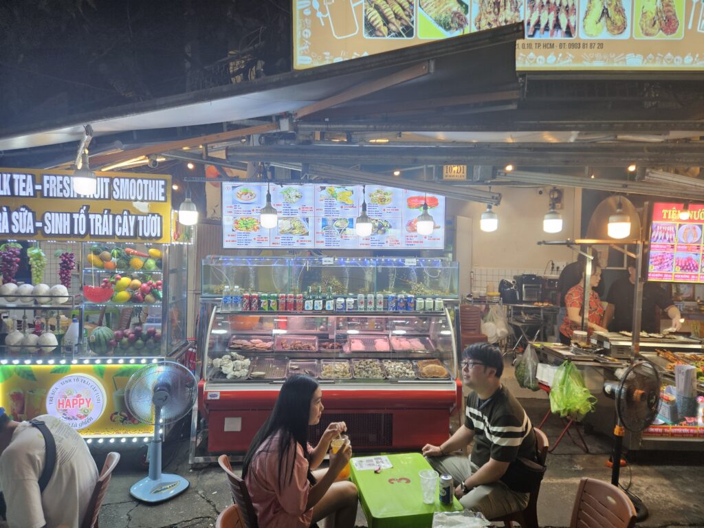 Ho Chi Minh - Small streetfood shop