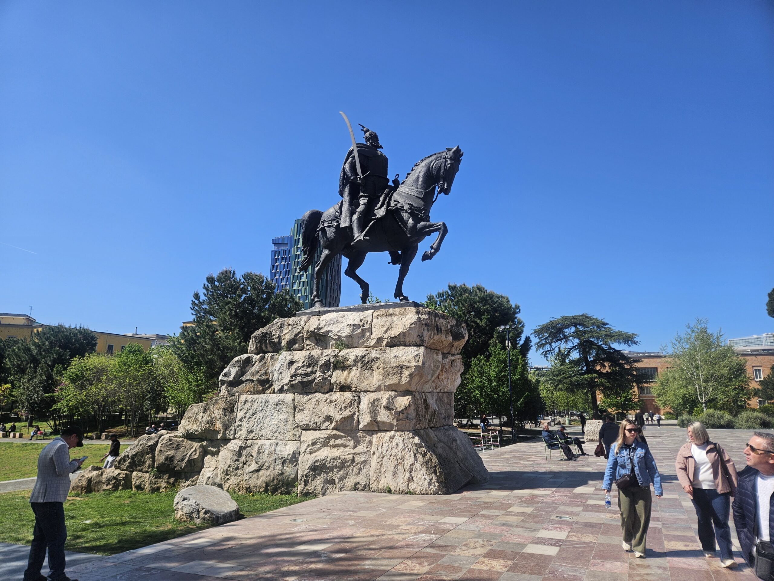 Tirana - Skanderbeg Statue